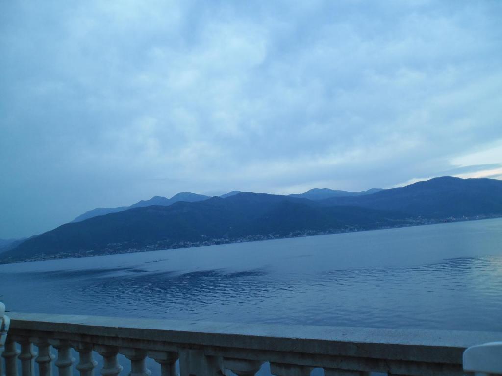 Apartments Petrovic Tivat Exterior photo