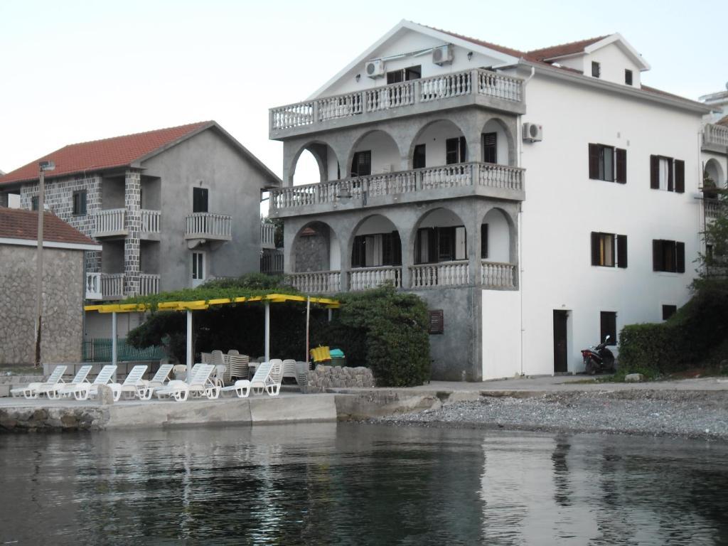 Apartments Petrovic Tivat Exterior photo