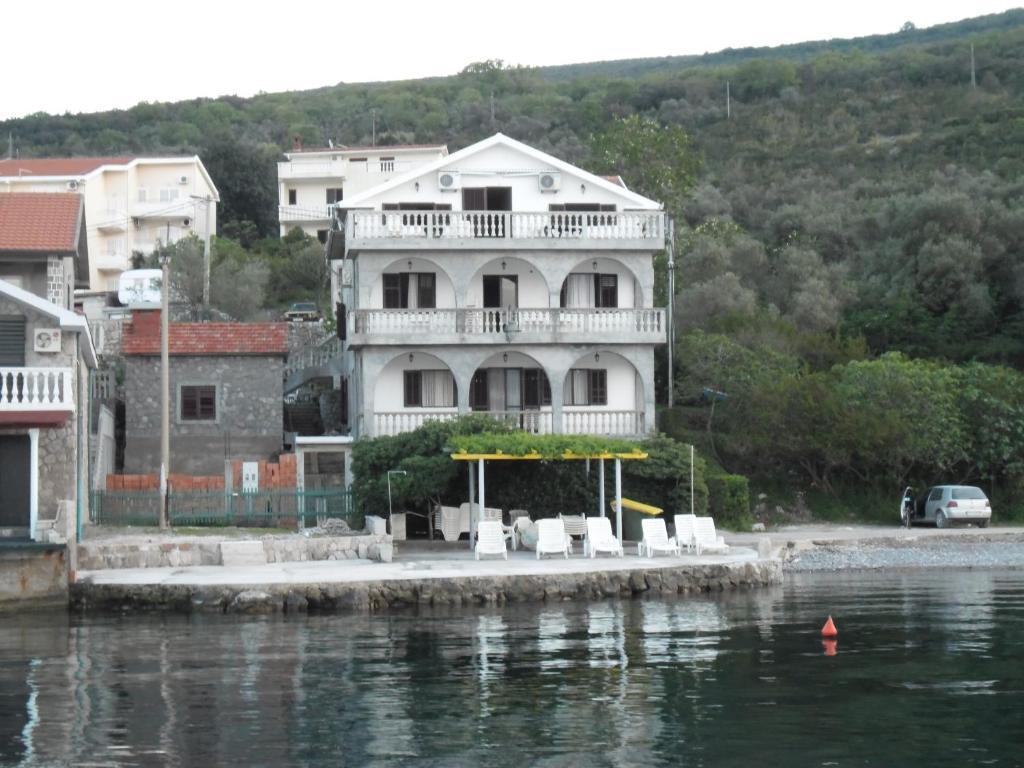 Apartments Petrovic Tivat Exterior photo